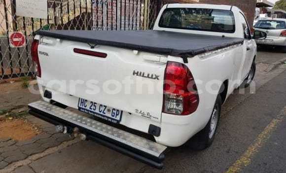 Sayi Na hannu Toyota Hilux White Mota in Maseru a Maseru Sayi Na hannu Toyota Hilux White Mota in Maseru a Maseru