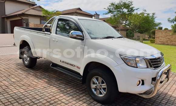 Sayi Na hannu Toyota Hilux White Mota in Maseru a Maseru Sayi Na hannu Toyota Hilux White Mota in Maseru a Maseru