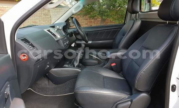 Sayi Na hannu Toyota Hilux White Mota in Maseru a Maseru Sayi Na hannu Toyota Hilux White Mota in Maseru a Maseru