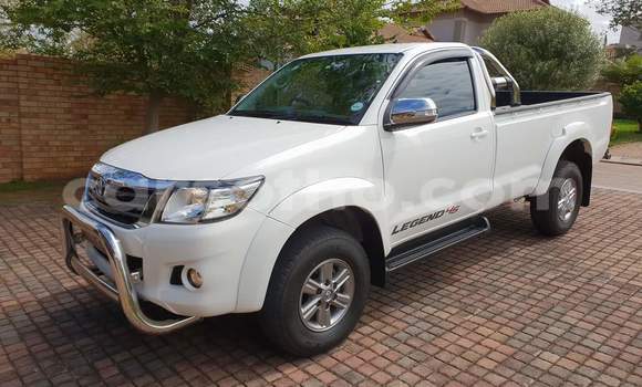 Sayi Na hannu Toyota Hilux White Mota in Maseru a Maseru Sayi Na hannu Toyota Hilux White Mota in Maseru a Maseru