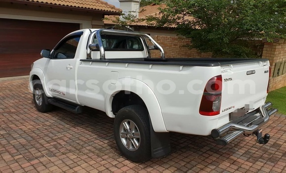 Sayi Na hannu Toyota Hilux White Mota in Maseru a Maseru Sayi Na hannu Toyota Hilux White Mota in Maseru a Maseru