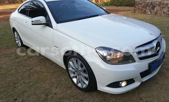 Acheter Occasion Voiture Mercedes-Benz C–Class Blanc à Maseru, Maseru Acheter Occasion Voiture Mercedes-Benz C–Class Blanc à Maseru, Maseru