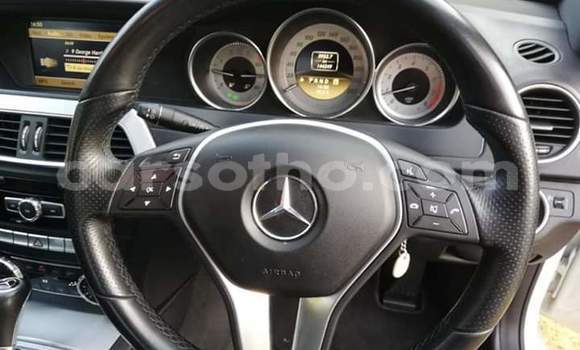 Acheter Occasion Voiture Mercedes-Benz C–Class Blanc à Maseru, Maseru Acheter Occasion Voiture Mercedes-Benz C–Class Blanc à Maseru, Maseru
