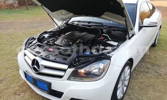 Acheter Occasion Voiture Mercedes-Benz C–Class Blanc à Maseru, Maseru Acheter Occasion Voiture Mercedes-Benz C–Class Blanc à Maseru, Maseru