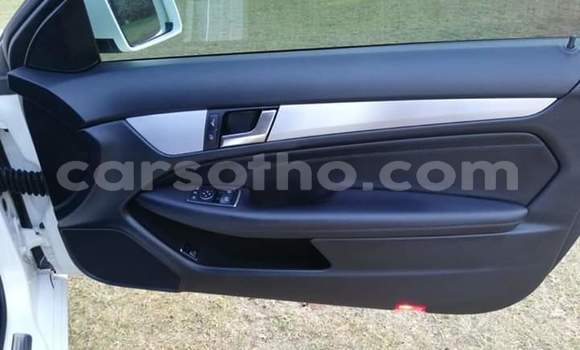 Acheter Occasion Voiture Mercedes-Benz C–Class Blanc à Maseru, Maseru Acheter Occasion Voiture Mercedes-Benz C–Class Blanc à Maseru, Maseru