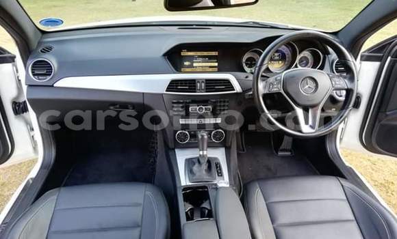 Acheter Occasion Voiture Mercedes-Benz C–Class Blanc à Maseru, Maseru Acheter Occasion Voiture Mercedes-Benz C–Class Blanc à Maseru, Maseru