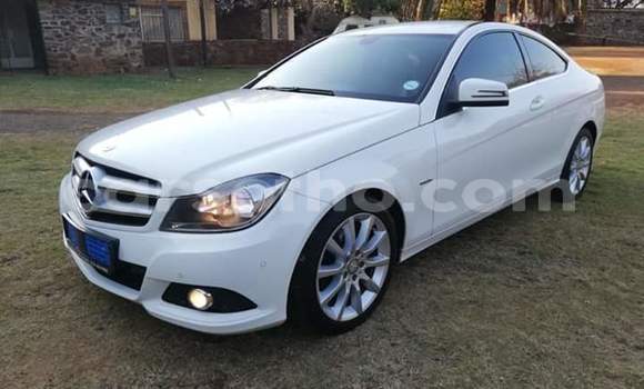 Acheter Occasion Voiture Mercedes-Benz C–Class Blanc à Maseru, Maseru Acheter Occasion Voiture Mercedes-Benz C–Class Blanc à Maseru, Maseru