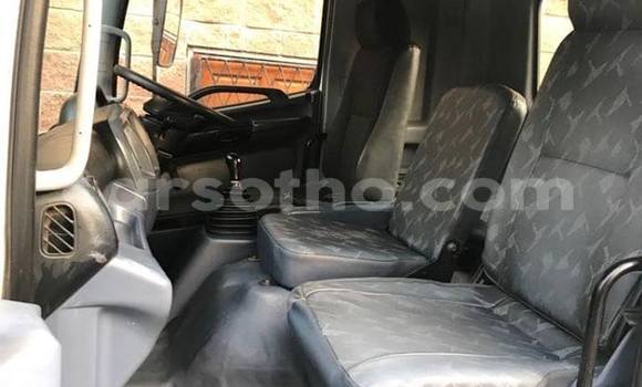 Sayi Na hannu Hino 300 Series White Babbar mota in Maseru a Maseru Sayi Na hannu Hino 300 Series White Babbar mota in Maseru a Maseru