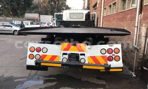 Sayi Na hannu Hino 300 Series White Babbar mota in Maseru a Maseru Sayi Na hannu Hino 300 Series White Babbar mota in Maseru a Maseru