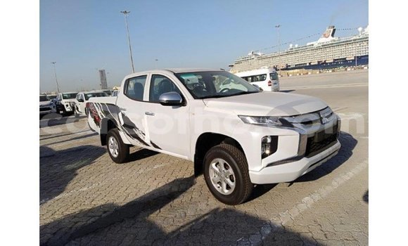 Acheter Import Voiture Mitsubishi L200 Blanc à Import - Dubai, Maseru Acheter Import Voiture Mitsubishi L200 Blanc à Import - Dubai, Maseru