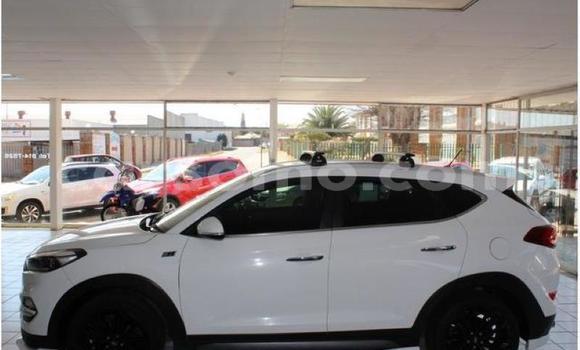 Sayi Na hannu Hyundai Tucson White Mota in Maseru a Maseru Sayi Na hannu Hyundai Tucson White Mota in Maseru a Maseru