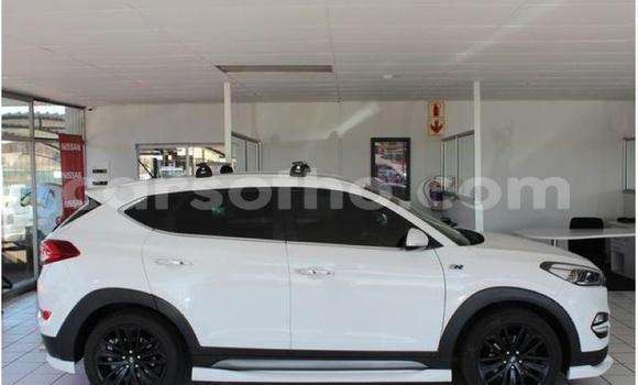 Sayi Na hannu Hyundai Tucson White Mota in Maseru a Maseru Sayi Na hannu Hyundai Tucson White Mota in Maseru a Maseru