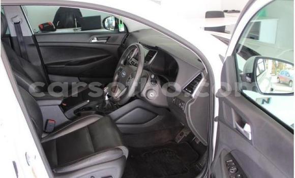 Sayi Na hannu Hyundai Tucson White Mota in Maseru a Maseru Sayi Na hannu Hyundai Tucson White Mota in Maseru a Maseru