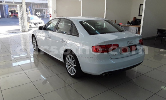Sayi Na hannu Audi A4 White Mota in Hlotse a Leribe Sayi Na hannu Audi A4 White Mota in Hlotse a Leribe