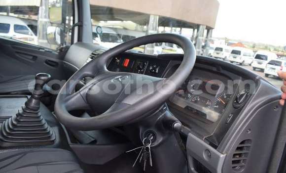 Acheter Occasion Utilitaire Mercedes‒Benz Tipper Blanc à Maseru, Maseru Acheter Occasion Utilitaire Mercedes‒Benz Tipper Blanc à Maseru, Maseru