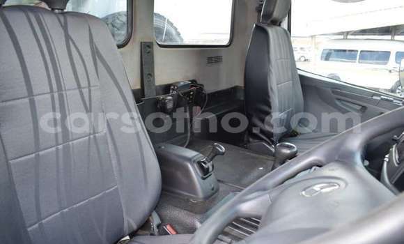 Acheter Occasion Utilitaire Mercedes‒Benz Tipper Blanc à Maseru, Maseru Acheter Occasion Utilitaire Mercedes‒Benz Tipper Blanc à Maseru, Maseru