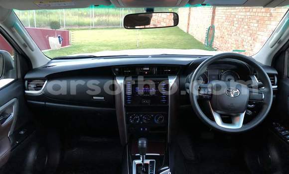 Acheter Occasion Voiture Toyota Fortuner Blanc à Maseru, Maseru Acheter Occasion Voiture Toyota Fortuner Blanc à Maseru, Maseru