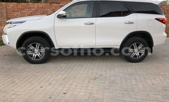 Acheter Occasion Voiture Toyota Fortuner Blanc à Maseru, Maseru Acheter Occasion Voiture Toyota Fortuner Blanc à Maseru, Maseru