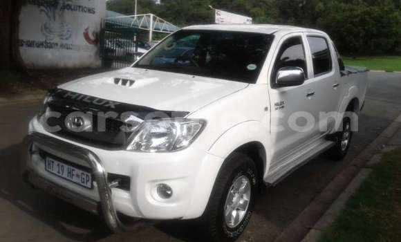 اشتري مستعمل Toyota Hilux White سيارة في Hlotse في Leribe اشتري مستعمل Toyota Hilux White سيارة في Hlotse في Leribe