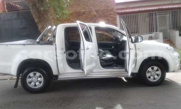 اشتري مستعمل Toyota Hilux White سيارة في Hlotse في Leribe اشتري مستعمل Toyota Hilux White سيارة في Hlotse في Leribe