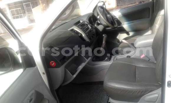 اشتري مستعمل Toyota Hilux White سيارة في Hlotse في Leribe اشتري مستعمل Toyota Hilux White سيارة في Hlotse في Leribe