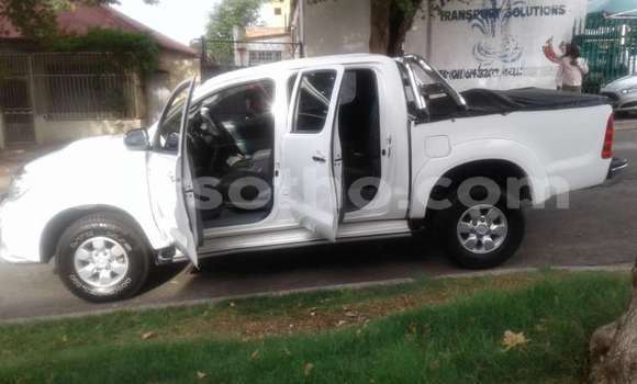 اشتري مستعمل Toyota Hilux White سيارة في Hlotse في Leribe اشتري مستعمل Toyota Hilux White سيارة في Hlotse في Leribe