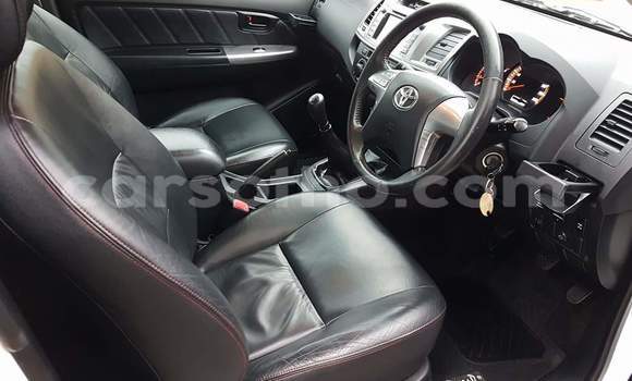 Acheter Occasion Voiture Toyota Hilux Blanc à Maputsoa, Leribe Acheter Occasion Voiture Toyota Hilux Blanc à Maputsoa, Leribe