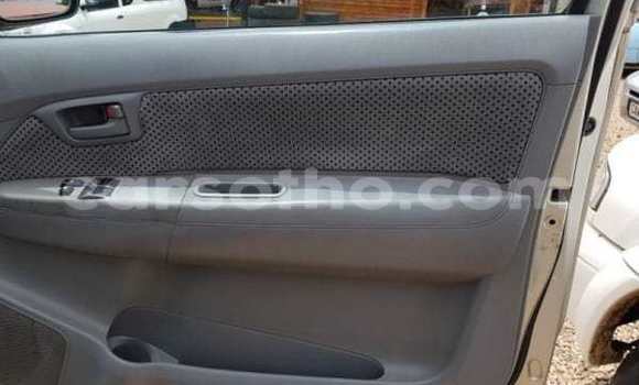 Sayi Na hannu Toyota Hilux Silver Mota in Maputsoa a Leribe Sayi Na hannu Toyota Hilux Silver Mota in Maputsoa a Leribe
