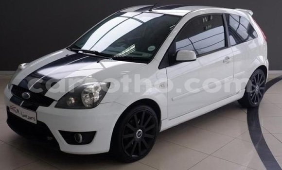 Sayi Na hannu Ford Fiesta White Mota in Maseru a Maseru Sayi Na hannu Ford Fiesta White Mota in Maseru a Maseru