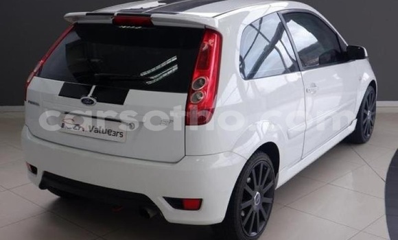 Sayi Na hannu Ford Fiesta White Mota in Maseru a Maseru Sayi Na hannu Ford Fiesta White Mota in Maseru a Maseru