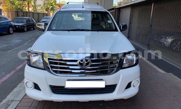 Sayi Na hannu Toyota Hilux White Mota in Hlotse a Leribe Sayi Na hannu Toyota Hilux White Mota in Hlotse a Leribe