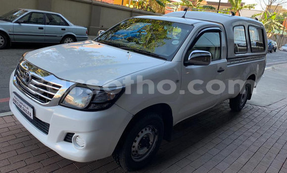 Sayi Na hannu Toyota Hilux White Mota in Hlotse a Leribe Sayi Na hannu Toyota Hilux White Mota in Hlotse a Leribe