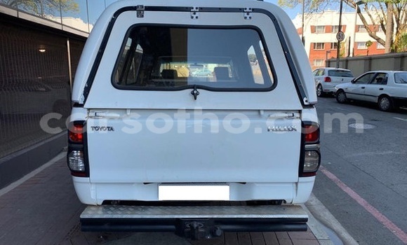Sayi Na hannu Toyota Hilux White Mota in Hlotse a Leribe Sayi Na hannu Toyota Hilux White Mota in Hlotse a Leribe