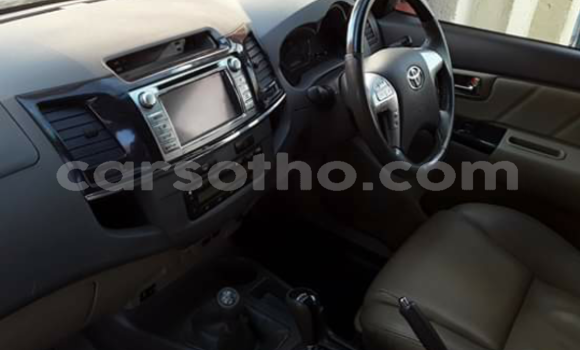 Sayi Na hannu Toyota Fortuner Beige Mota in Maseru a Maseru Sayi Na hannu Toyota Fortuner Beige Mota in Maseru a Maseru
