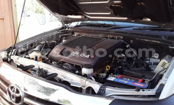 Sayi Na hannu Toyota Fortuner Beige Mota in Maseru a Maseru Sayi Na hannu Toyota Fortuner Beige Mota in Maseru a Maseru