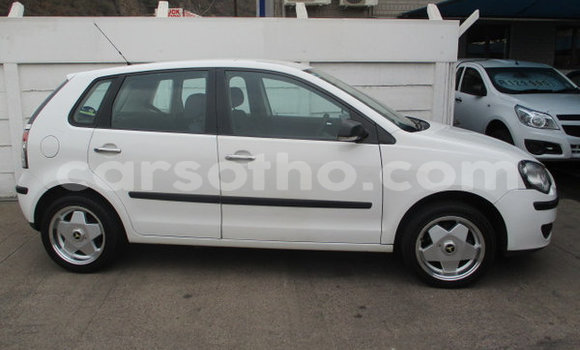Acheter Occasion Voiture Volkswagen Polo Blanc à Maputsoa, Leribe Acheter Occasion Voiture Volkswagen Polo Blanc à Maputsoa, Leribe