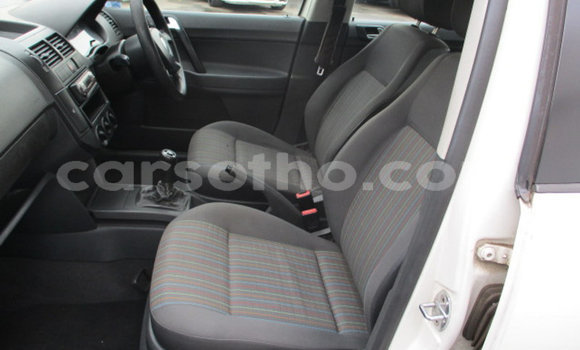 Acheter Occasion Voiture Volkswagen Polo Blanc à Maputsoa, Leribe Acheter Occasion Voiture Volkswagen Polo Blanc à Maputsoa, Leribe