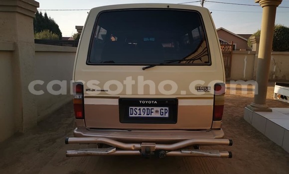 Sayi Na hannu Toyota Hiace Beige Mota in Hlotse a Leribe Sayi Na hannu Toyota Hiace Beige Mota in Hlotse a Leribe