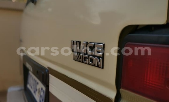 Sayi Na hannu Toyota Hiace Beige Mota in Hlotse a Leribe Sayi Na hannu Toyota Hiace Beige Mota in Hlotse a Leribe