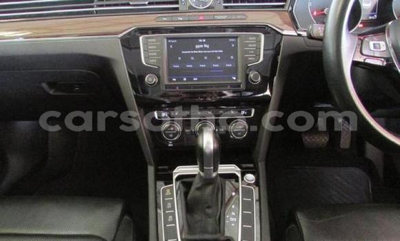 اشتري مستعمل Volkswagen Passat White سيارة في Maseru في Maseru اشتري مستعمل Volkswagen Passat White سيارة في Maseru في Maseru