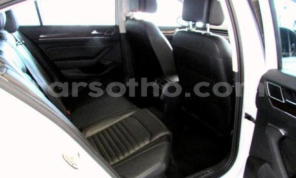 اشتري مستعمل Volkswagen Passat White سيارة في Maseru في Maseru اشتري مستعمل Volkswagen Passat White سيارة في Maseru في Maseru