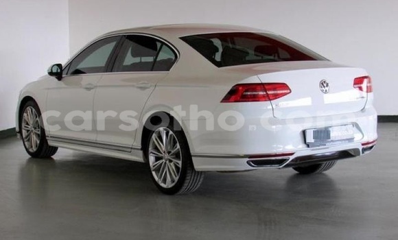 اشتري مستعمل Volkswagen Passat White سيارة في Maseru في Maseru اشتري مستعمل Volkswagen Passat White سيارة في Maseru في Maseru