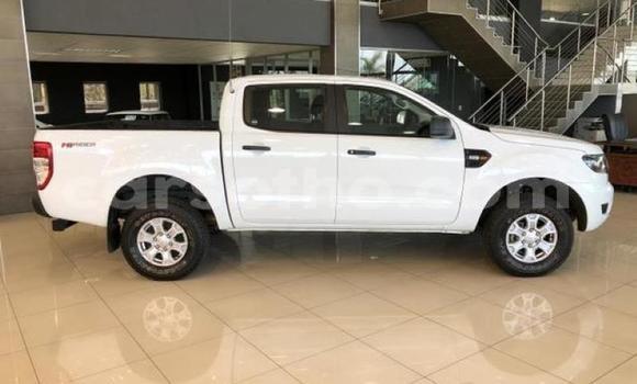 Sayi Na hannu Ford Ranger White Mota in Maseru a Maseru Sayi Na hannu Ford Ranger White Mota in Maseru a Maseru