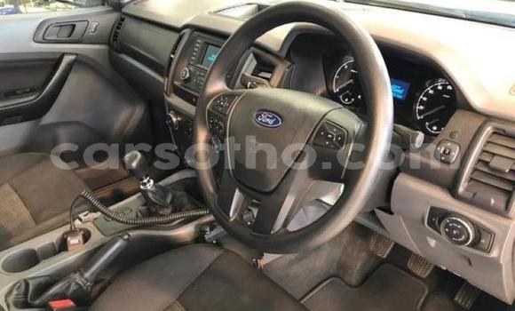 Sayi Na hannu Ford Ranger White Mota in Maseru a Maseru Sayi Na hannu Ford Ranger White Mota in Maseru a Maseru