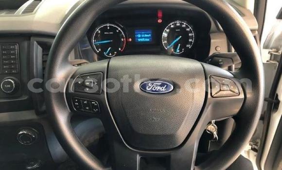 Sayi Na hannu Ford Ranger White Mota in Maseru a Maseru Sayi Na hannu Ford Ranger White Mota in Maseru a Maseru