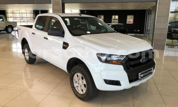 Sayi Na hannu Ford Ranger White Mota in Maseru a Maseru Sayi Na hannu Ford Ranger White Mota in Maseru a Maseru