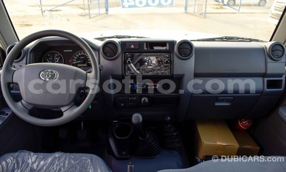 Sayi Imported Toyota Land Cruiser White Mota in Import - Dubai a Maseru Sayi Imported Toyota Land Cruiser White Mota in Import - Dubai a Maseru