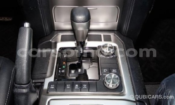 اشتري Imported Toyota Land Cruiser White سيارة في Import - Dubai في Maseru اشتري Imported Toyota Land Cruiser White سيارة في Import - Dubai في Maseru
