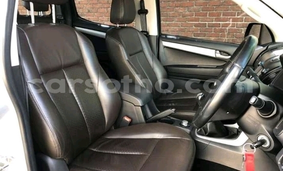 Acheter Occasion Voiture Isuzu KB Gris à Butha–Buthe, Thaba-Tseka Acheter Occasion Voiture Isuzu KB Gris à Butha–Buthe, Thaba-Tseka