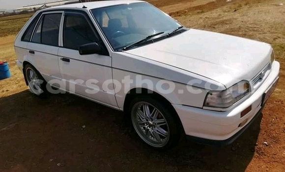 Acheter Occasion Voiture Mazda 323 Blanc à Butha–Buthe, Thaba-Tseka Acheter Occasion Voiture Mazda 323 Blanc à Butha–Buthe, Thaba-Tseka